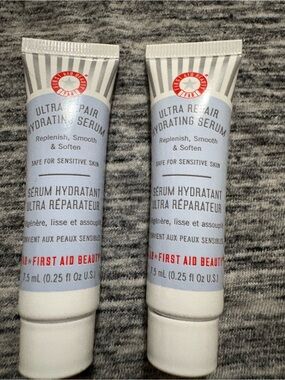 First Aid Beauty Ultra Repair Hydrating Serum - Light Blue, White & Red (Pair)